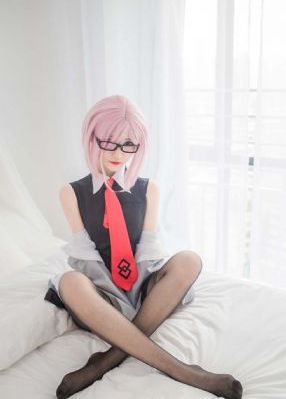 上课摸美女同桌的美腿_超清在线观看视频